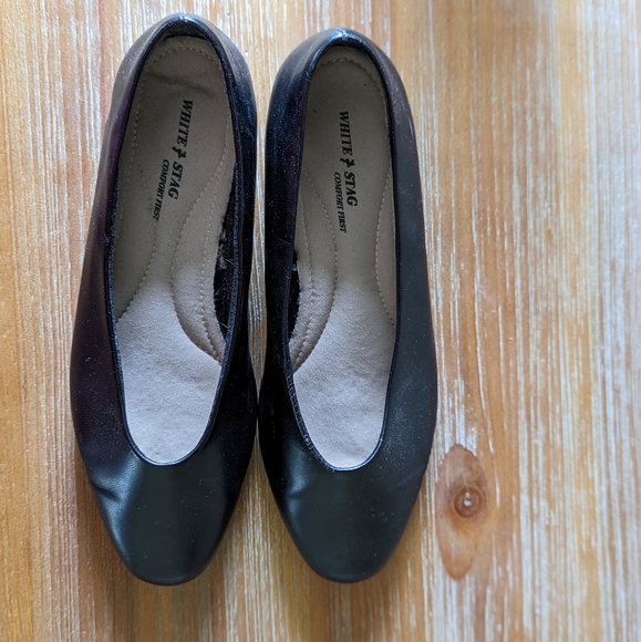 Black Almond Toe Pumps - Picture 5 of 7